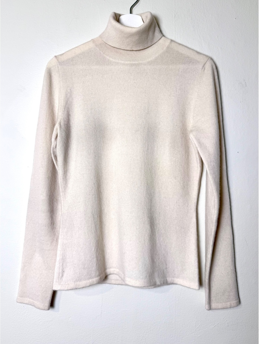 Banana Republic cream cashmere sweater turtle neck long sleeve size M